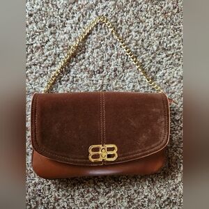 Hand bag with chain strap